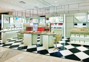 日本ロレアル株式会社 - 全国の店舗でリアルタイムな情報発信を実現