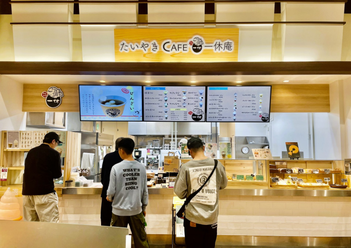 たいやきCAFE一休庵イオン大日店様 メニューサイネージ